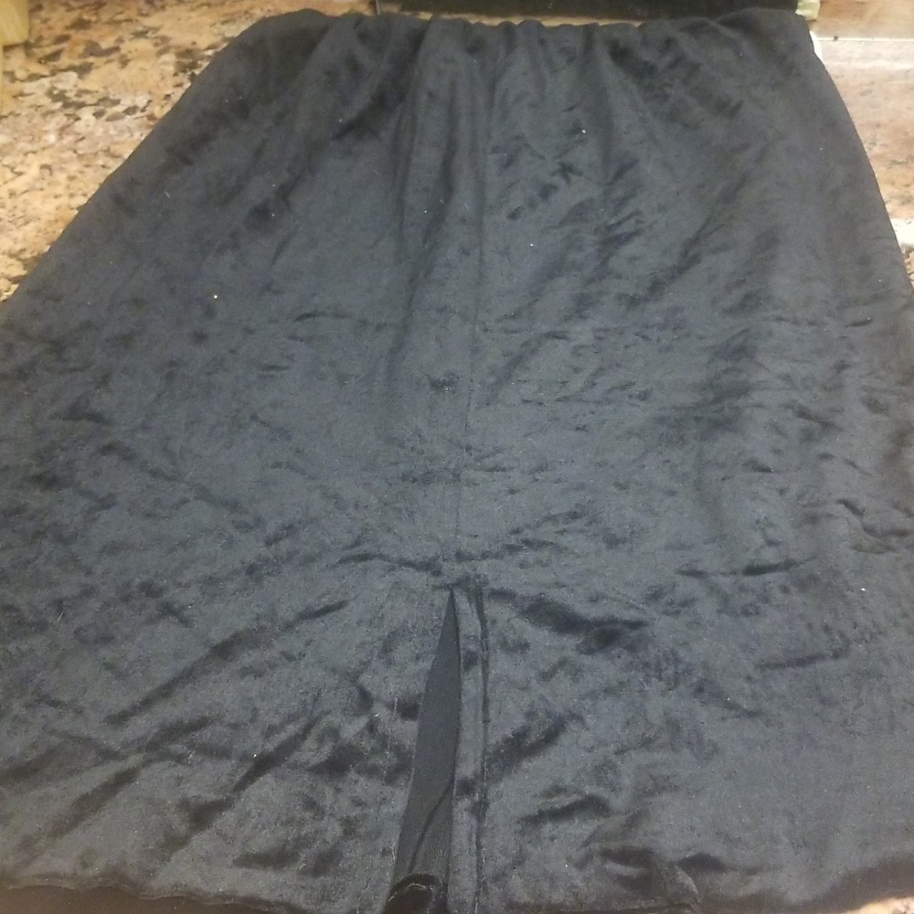 Velour long skirt with split - Picture 3 of 6